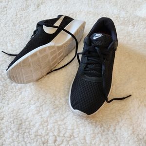 NIKE Tanjun Mesh Sneakers Running Shoes Mens Sz 8.5 Women's 10.5